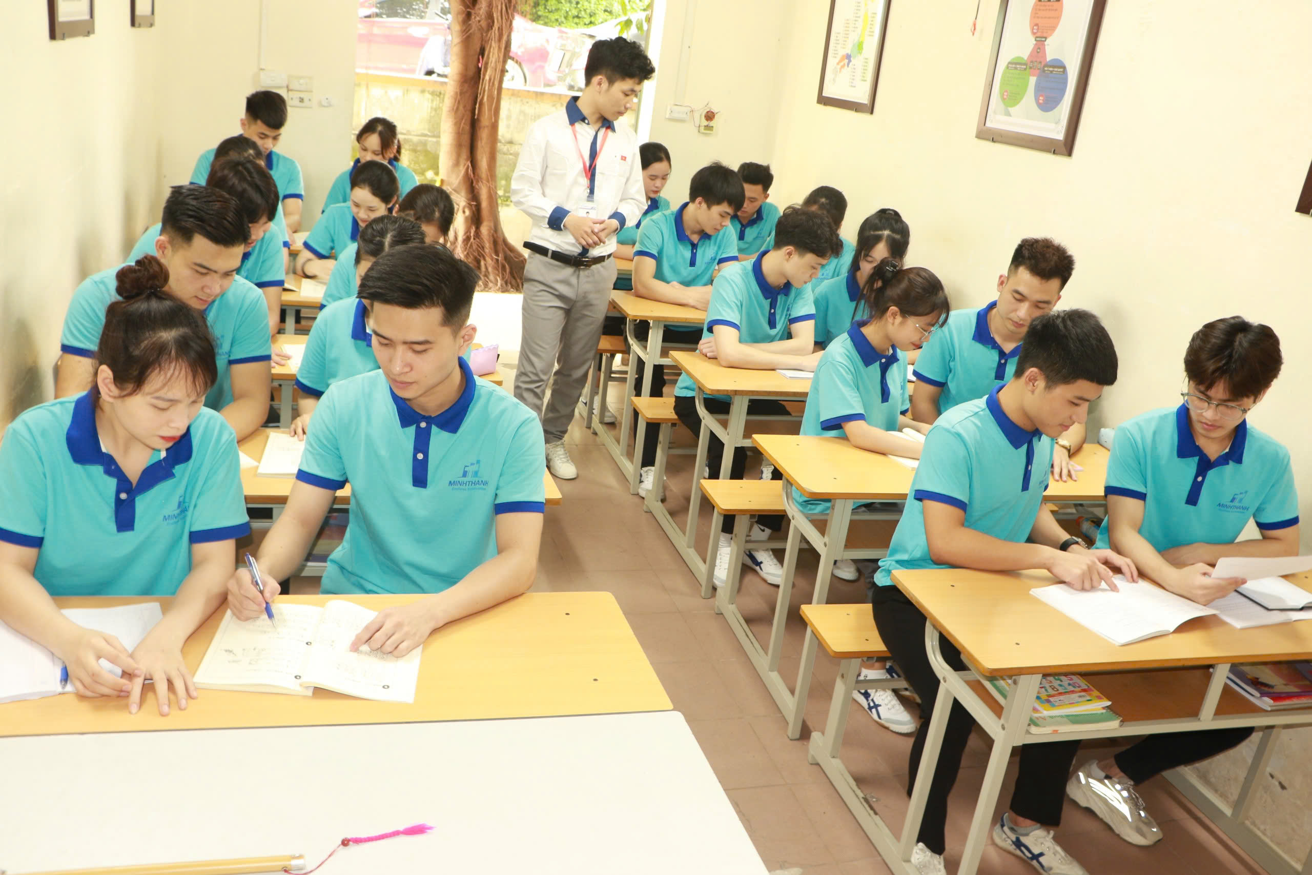 Một buổi thực hành tay nghề may của các bạn TTS